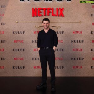 Halil Babür Instagram - Geliyo. 

@netflixturkiye 

styling: @a.batuhancetin