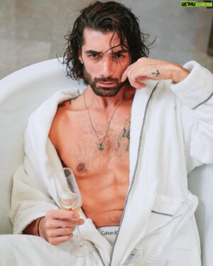 Halil İbrahim Demirkıran Instagram - Shooting… #modellife #shooting #reklam #i̇stanbul #keşfetteyiz #actor #model