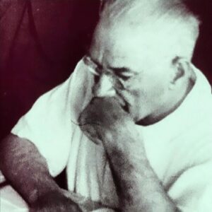 Halit Ergenç Instagram - Daha dün gibi…

100. Doğum günümüz kutlu olsun.

“Cumhuriyet,
Özgürlük, insanca varlık yolu.
Atatürk'ün çizdiği çağdaş uygarlık yolu.”

Yüzyıl bir milletin tarihinde nedir ki, bir göz açıp kapatma süresi. Özgür ve güçlü bir ömür sürmeliyiz dünya varoldukça. Her yüz yılda ve bin yıllarda.
Özgür kalmak kolay değil.
Unutmadan…
Hakkını vere vere…