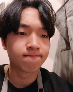 Ham Seong-min Instagram - 가게에서 일할때.. 라떼아트해보겠다구 해봤는데 재능이 1도 없네여 ㅎㅎㅎㅎㅎㅎ (인생)
#라떼아트 #손님에게 #나가버렸다#... #사진도 #찍으셔따 #....
#가게망해버려따
#힐링초이스 #healingchoice #coffee #일상 #daily