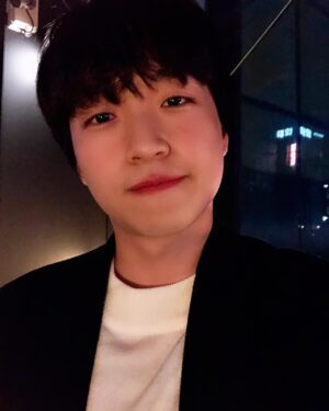 Ham Seong-min Instagram - 흐ㅇrㅇrㅇrㅇrㅇr  술만머그면 눈이 촉촉해져여 ㅠ 얼굴도 붓구.... 거참! 속상ㅎr군!!! 크오어어어어어
#인생사아 #새옹지마 #술 #맛엄따 #콜라 #짱 #일상 #오랜만입니다!!