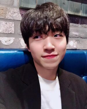 Ham Seong-min Instagram - 흐ㅇrㅇrㅇrㅇrㅇr  술만머그면 눈이 촉촉해져여 ㅠ 얼굴도 붓구.... 거참! 속상ㅎr군!!! 크오어어어어어
#인생사아 #새옹지마 #술 #맛엄따 #콜라 #짱 #일상 #오랜만입니다!!