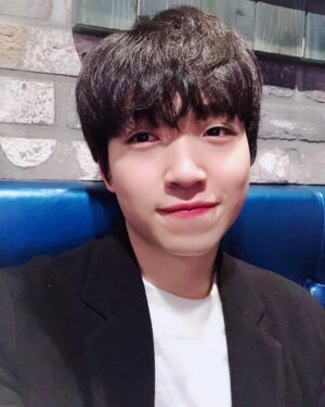 Ham Seong-min Instagram - 흐ㅇrㅇrㅇrㅇrㅇr  술만머그면 눈이 촉촉해져여 ㅠ 얼굴도 붓구.... 거참! 속상ㅎr군!!! 크오어어어어어
#인생사아 #새옹지마 #술 #맛엄따 #콜라 #짱 #일상 #오랜만입니다!!