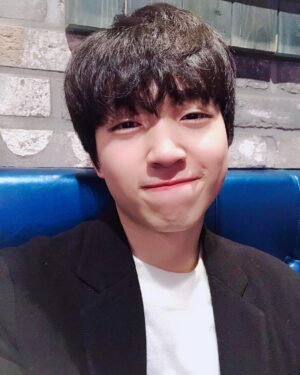 Ham Seong-min Instagram - 흐ㅇrㅇrㅇrㅇrㅇr  술만머그면 눈이 촉촉해져여 ㅠ 얼굴도 붓구.... 거참! 속상ㅎr군!!! 크오어어어어어
#인생사아 #새옹지마 #술 #맛엄따 #콜라 #짱 #일상 #오랜만입니다!!