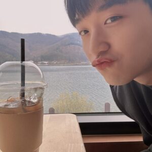 Ham Seong-min Instagram - 촬영날에 먹는 커피가 짱😚