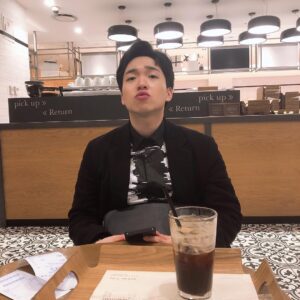 Ham Seong-min Instagram - 흐하하하하하 썬키스패밀리 D-4 !!!!
너무 야릇했ㄷr...
많이는 나오지 않지만 똥빵꾸같이  출연해요!...
제가 나오는걸 떠나서 오랜만에 신박한 연출력과 선배님들 굿......
감독님도 너무 사랑스러우시다...
애인이랑보러가면 큰일날거같아요!!!!
(넘 야릇했ㄷr)
(가족은 진짜큰일!!!!!!!)
#썬키스패밀리 #썬키스트패밀리 #19 #시시회 #꿀잼 #영화추천 #영화 #daily #일상