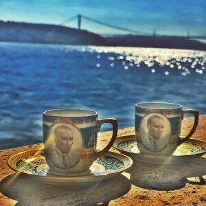 Hamdi Alkan Instagram - Bir gün değil, sonsuz minnet ve sevgiyle her gün kalbimizdesiniz Mustafa Kemal Atatürk. #10kasım #atatürk #mustafakemalatatürk