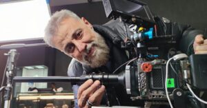 Hamdi Alkan Instagram - Kamera arkası değil kamera yanı 😁🎬🎬