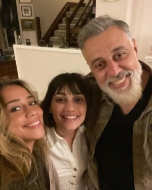 Hamdi Alkan Instagram - Canlar buluşması @zeynepalkanz @sevdaerginci