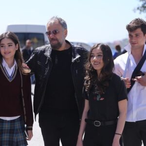 Hamdi Alkan Instagram - Eskilerden bir #tbt @simaybarlass @sevdaerginci @denizcanaktasofficial  set hali..