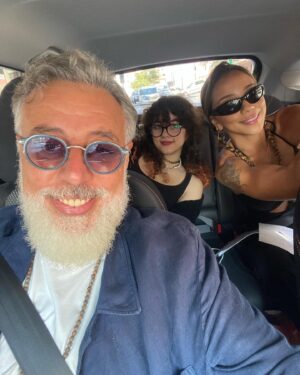 Hamdi Alkan Instagram - Aile boyu @aysealkans @zeynepalkanz #aile