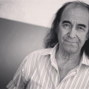 Hamdi Alkan Instagram - Tek kelime ile o bir efsaneydi.. Huzur içinde uyu Erkin baba.. #erkinkoray