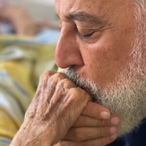 Hamdi Alkan Instagram - Özlemle ve rahmet ile… #14mayısannelergünü