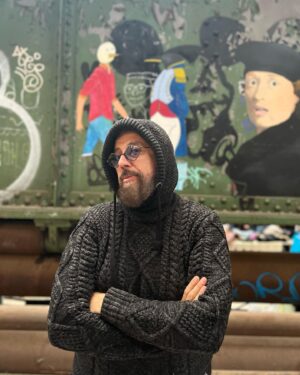 Hamdi Alkan Instagram - İşte beklemek hali dedikleri..😀
