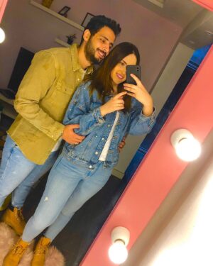Hamed Al Sharrab Instagram - وتفوت ايام وليالي 
وانا هفضل كدة على حالى 
بحبك كل يوم اكتر 
يا قمرى يا بدرى و يا هلالي 

❤️❤️❤️ happy Valentine’s Day marioma