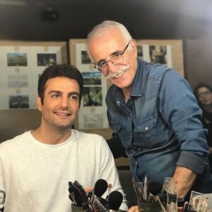 Hamed Komaily Instagram - ...
استاد اسكندري تولدتون مبارك
خدا را شكر ما چون شمايي داريم
.
.
.
.
پشت صحنه #فیلم_سینمایی #سازهای_ناکوک