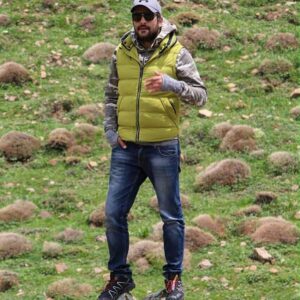 Hamed Komaily Instagram - ...
زندگي هيچ نميگويد.
نشانت ميدهد ...
.
.
.
پ ن : اين جمله از ريچارد باخ بزرگه نميدونم چرا زير عكس خودم نوشتم ولي احتمالا داره به منم نشون ميده ...😉
