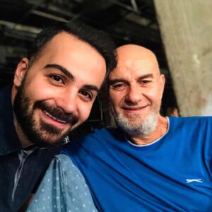 Hamed Tehrani Instagram - خیلی حس خوب و عجیبی داشتم بعد از ۲۷ سال کسیو دیدم که باعث ورود من به عرصه بازیگری و تلویزیون شد .علی عمرانی عزیز دوست داشتنی 😍❤️ #علی_عمرانی #حامد_تهرانی #تلویزیون  پ.ن: تشکر ویژه از آرش میر احمدی و مرجان صفابخش عزیز که باعث این ملاقات شدن❤️