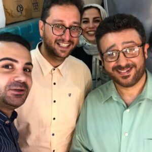 Hamed Tehrani Instagram - خوش بش با دکتر بشیر در پشت صحنه سریال ناخونک 😉 #دکتربشیرحسینی #حامد_تهرانی #ابراهیم_شفیعی #سالارکریمخانی #فریبا_آهنگ  @nakhonak_tv