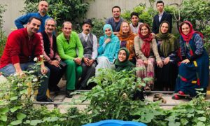 Hamed Tehrani Instagram - سریال درکنار هم بزودی از شبکه دو سیما کاری از گروه خانواده ‌‌سیما.  #سریال #شبکه_دو #رامین_ناصر_نصیر #خشایارراد #سوزان_عزیزی #روشنک_عجمیان #حامد_تهرانی #آرش_نوذری #فرزاد_حاتمیان #سالار_کریمخانی #طناز_دهقان #مهسا_کریم_زاده #هدیه_آزیدهاک #آرمان_پیراسته #افسانه_ناصری 🎬🎬 @arezooabouhamzeh @omidnajibzadeh
