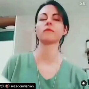 Hamid Goudarzi Instagram - از دوران کودکی به بچه‌ ها آموزش دهیم کودکی بهترین دوران زندگیست بگذاریم کودکان در بهترین سنین زندگیشان بهترین ها را بیاموزند . به امید داشتن پدر و مادری اگاه.  خیلی چاکریم  از رضای درمیشیان عزیز ممنونم