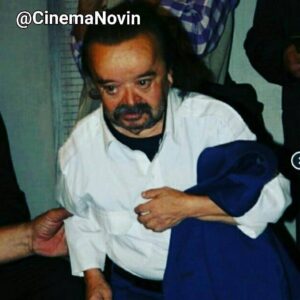 Hamid Jebeli Instagram - .
اسدالله يكتا با چشمانی اشك آلود، جشن تقدير از پيشكسوتان سينما را در حالی ترک کرد که از وى هیچگونه تقديرى به عمل نيامد

او در بيش از هشتاد فيلم سینمایی از سال ۱۳۴۰ بازی كرده است

منبع: @cinemanovin