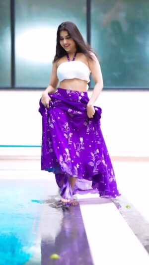 Hamida Khatoon Instagram - 💜💜💜

Designer:- @srinisdesignerstudio 

Makeup:- @chetanamakeovers 

Hair style:- @makeovermagic_veekshitha 

Captured by:- @portraitsbyprudhviraj 

#hamida #hamidakhatoon #instagram #trending #instagram #réel #reelitfeelit