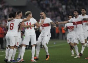 Hamit Altıntop Instagram - Tebrikler! 🇹🇷 #BizimÇocuklar