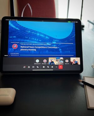 Hamit Altıntop Instagram - Mübarek Ramazan Bayramımızı en içten dileklerimle kutlar, aileniz ve tüm sevdiklerinizle nice mutlu bayramlar dilerim…
Biz çalışmaya devam:)
Eid Mubarak-Keep Working:)