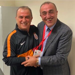 Hamit Altıntop Instagram - Yine yeniden böyle güleceğinize canı gönülden inanıyorum Hocam ve Abdurrahim Abim. Rabbim acil şifalar versin size ve salgınla mücadele eden tüm hastalara🤲🏼