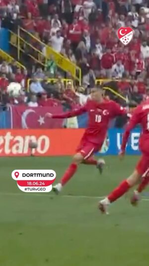 Hamit Altıntop Instagram - Jenerasyonlar değişir, estetik aynı kalır 😎 

#BizimÇocuklar 🇹🇷 | #EURO2024