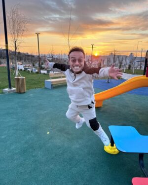 Hamza Yazıcı Instagram - Zıplayıver çekirge ✈️
