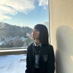 Han Da-sol Instagram - 5월 31일 
청담국제고등학교에서 곧 만나요 
오시은으로 인사드리겠습니다🙇‍♀️
아주 재밌을거에요💎
@wavve.official 
@netflixkr 
#청담국제고등학교 #두둥