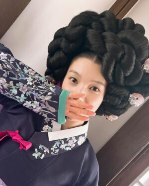 Han Dong-hee Instagram - 홍장이라 하옵니다 ☺️
#세작 #세작매혹된자들 #tvn