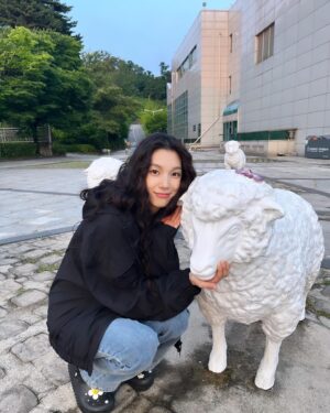 Han Dong-hee Instagram - 히피펌 어디서 했니?🐑😝😆
