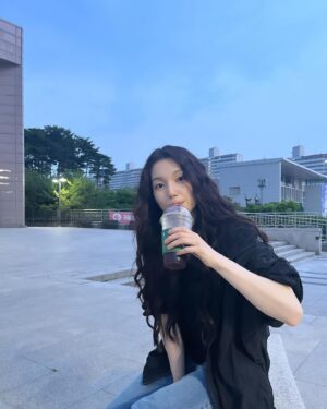 Han Dong-hee Instagram - 히피펌 어디서 했니?🐑😝😆