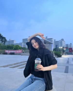 Han Dong-hee Instagram - 히피펌 어디서 했니?🐑😝😆