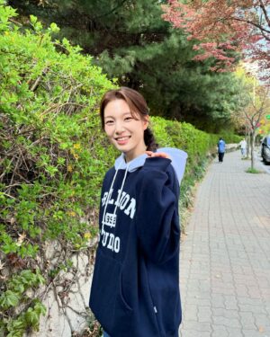 Han Dong-hee Instagram - 봄이 왔나 봄🌸🌼🌸