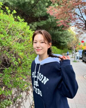 Han Dong-hee Instagram - 봄이 왔나 봄🌸🌼🌸
