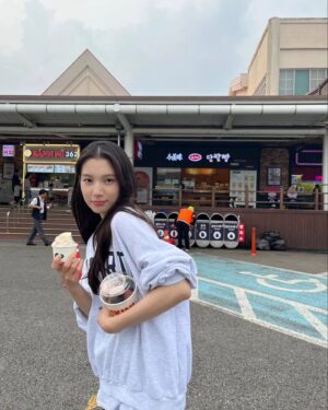 Han Dong-hee Instagram - 달다구리🍦🍩🍫