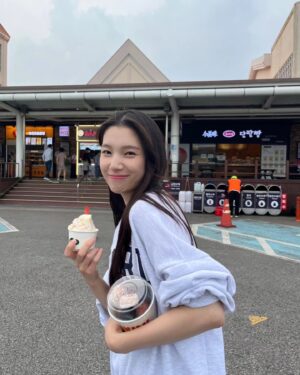 Han Dong-hee Instagram - 달다구리🍦🍩🍫