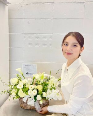 Han Dong-hee Instagram - @dinsee.official 🌼💛