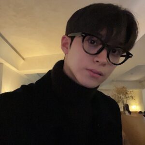 Han Gi-chan Instagram - 👓🐈