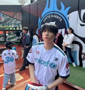 Han Sang-hyuk Instagram - @unicef_kr @busanlottegiants 
첫 시구 초대해주셔서 감사합니다! (ft. 승리요정⚾️)