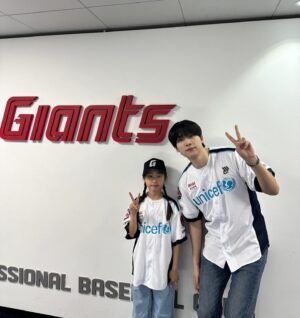 Han Sang-hyuk Instagram - @unicef_kr @busanlottegiants 
첫 시구 초대해주셔서 감사합니다! (ft. 승리요정⚾️)