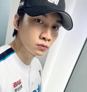 Han Sang-hyuk Instagram - @unicef_kr @busanlottegiants 
첫 시구 초대해주셔서 감사합니다! (ft. 승리요정⚾️)