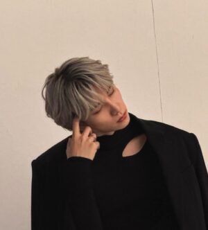 Han Sang-hyuk Instagram - @atstar1magazine 
Last Gray🩶