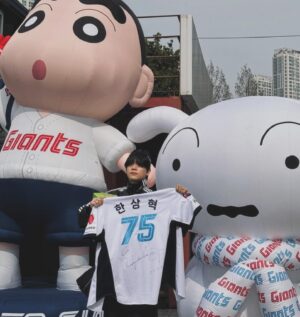 Han Sang-hyuk Instagram - @unicef_kr @busanlottegiants 
첫 시구 초대해주셔서 감사합니다! (ft. 승리요정⚾️)