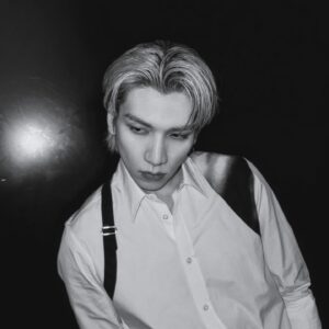 Han Sang-hyuk Instagram - 늦었지만 수트댄스~🤵‍♂️