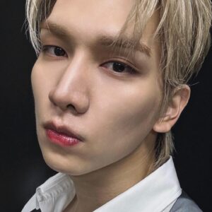 Han Sang-hyuk Instagram - 늦었지만 수트댄스~🤵‍♂️